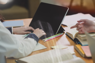 体験で教えてもらっている様子